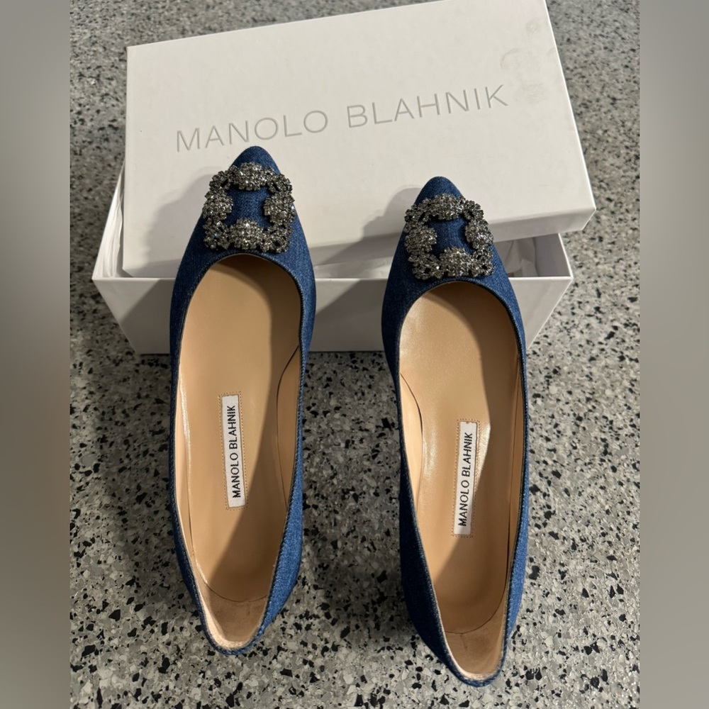 RARE NIB Manolo Blahnik Crystal Hangisi Denim Flat 37